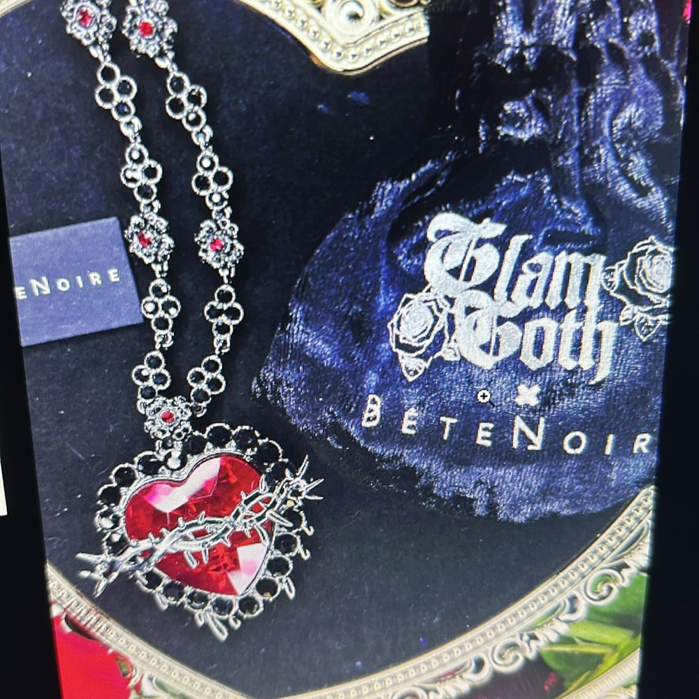 Sacred Heart Necklace🖤❤️